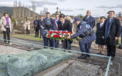 Gabriel Attal sur la tombe de Jules Ferry