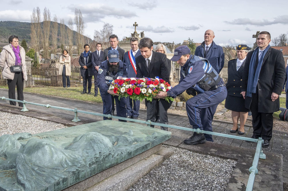 Gabriel Attal sur la tombe de Jules Ferry
