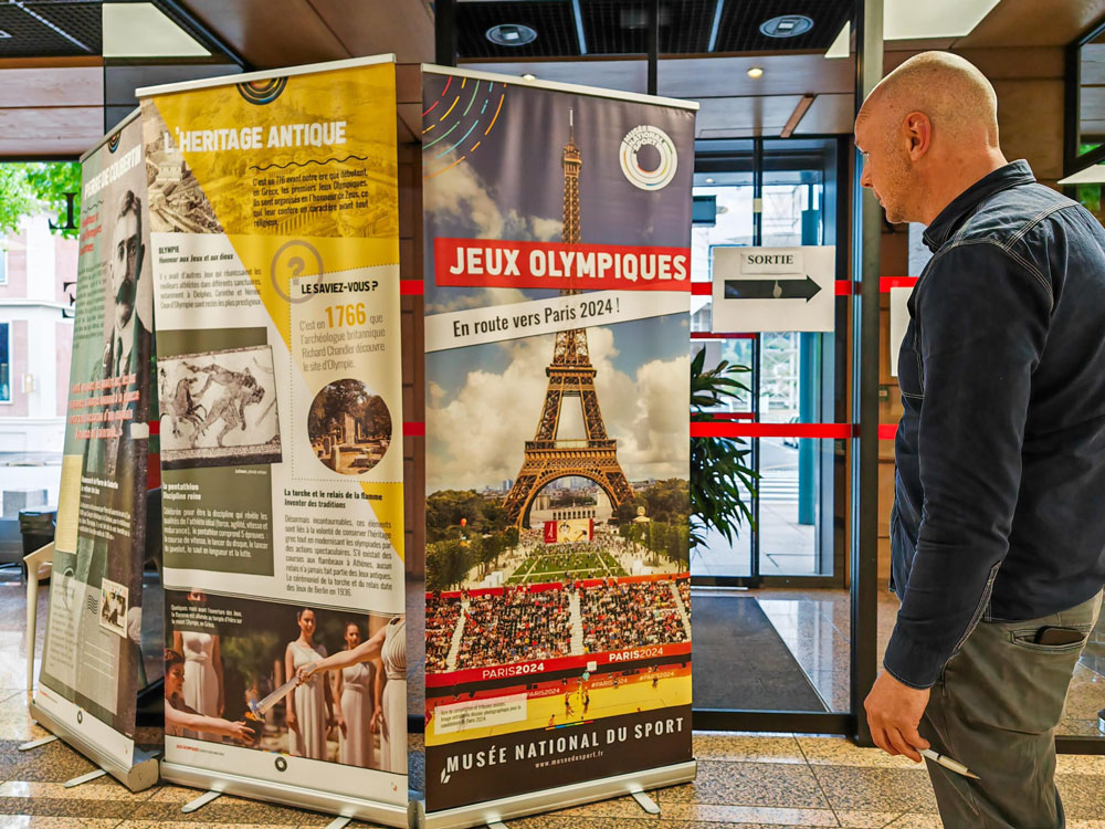 Photo des roll-up sur les jeux olympiques de l'hôtel de ville