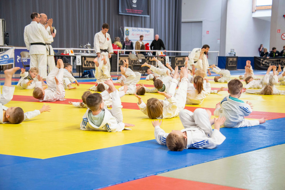 Photo d'enfants faisant du judo