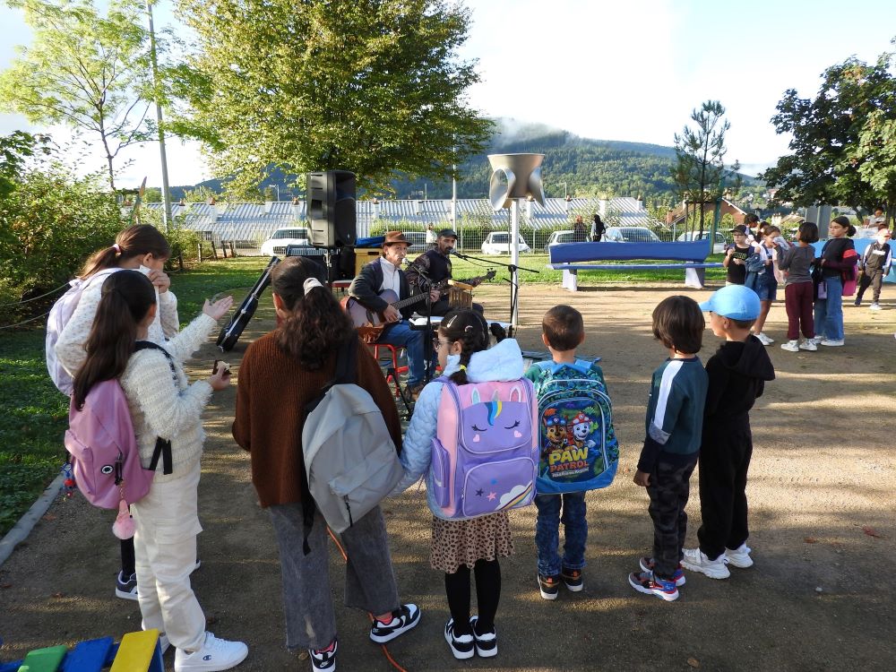 rien-de-tel-quun-peu-de-musique photo prise lors de la rentrée scolaire 2024 en musique