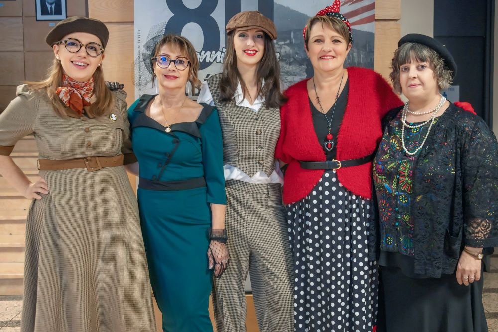 Des agents en tenue d’époque