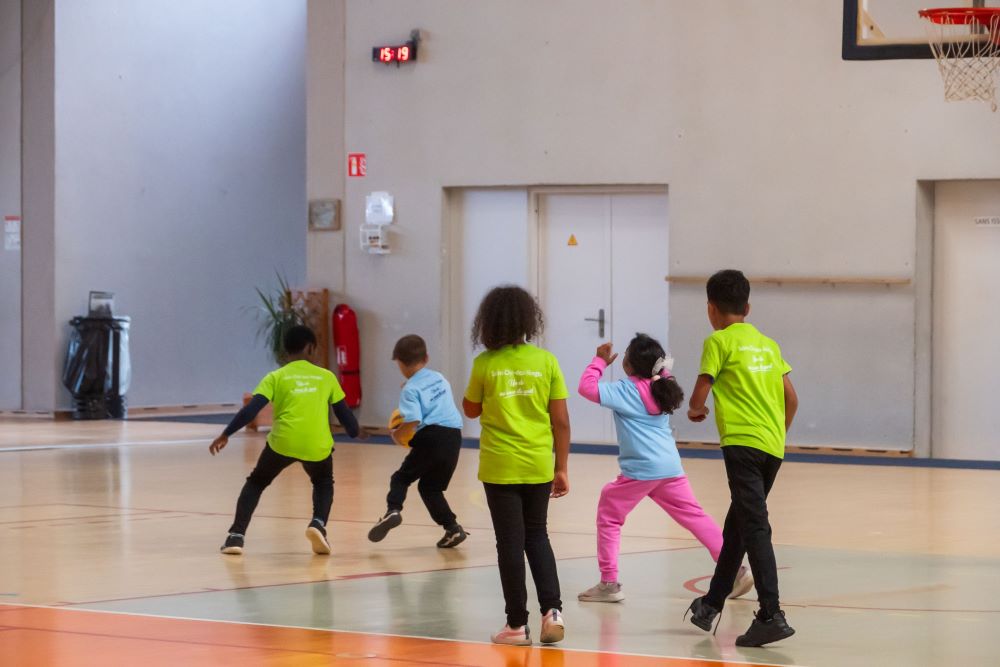 Un tournoi de basket 3×3 dans le panier estival