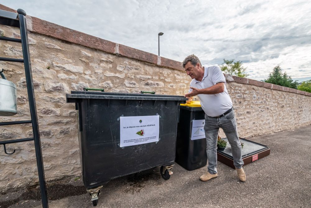 des-bacs-pour-recuperer-les-plantes point presse bacs pour récupérer les plantes