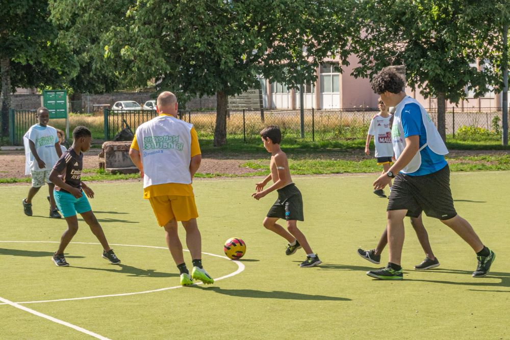 du-football-et-de-la-sensibilisation photo foot de rue 2025 dans le cadre de l'été en grand