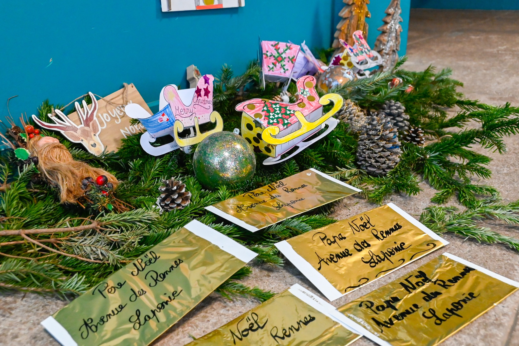 La jeunesse célèbre Noël