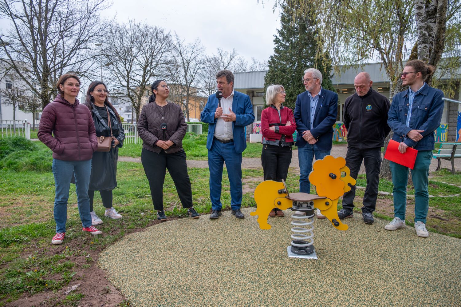 De nouveaux jeux sur la place Salvador-Allende