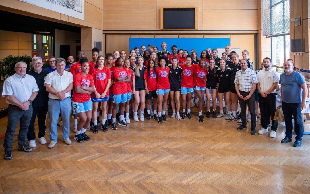 Les équipes de France et d’Allemagne U16F reçues à l’hôtel de ville