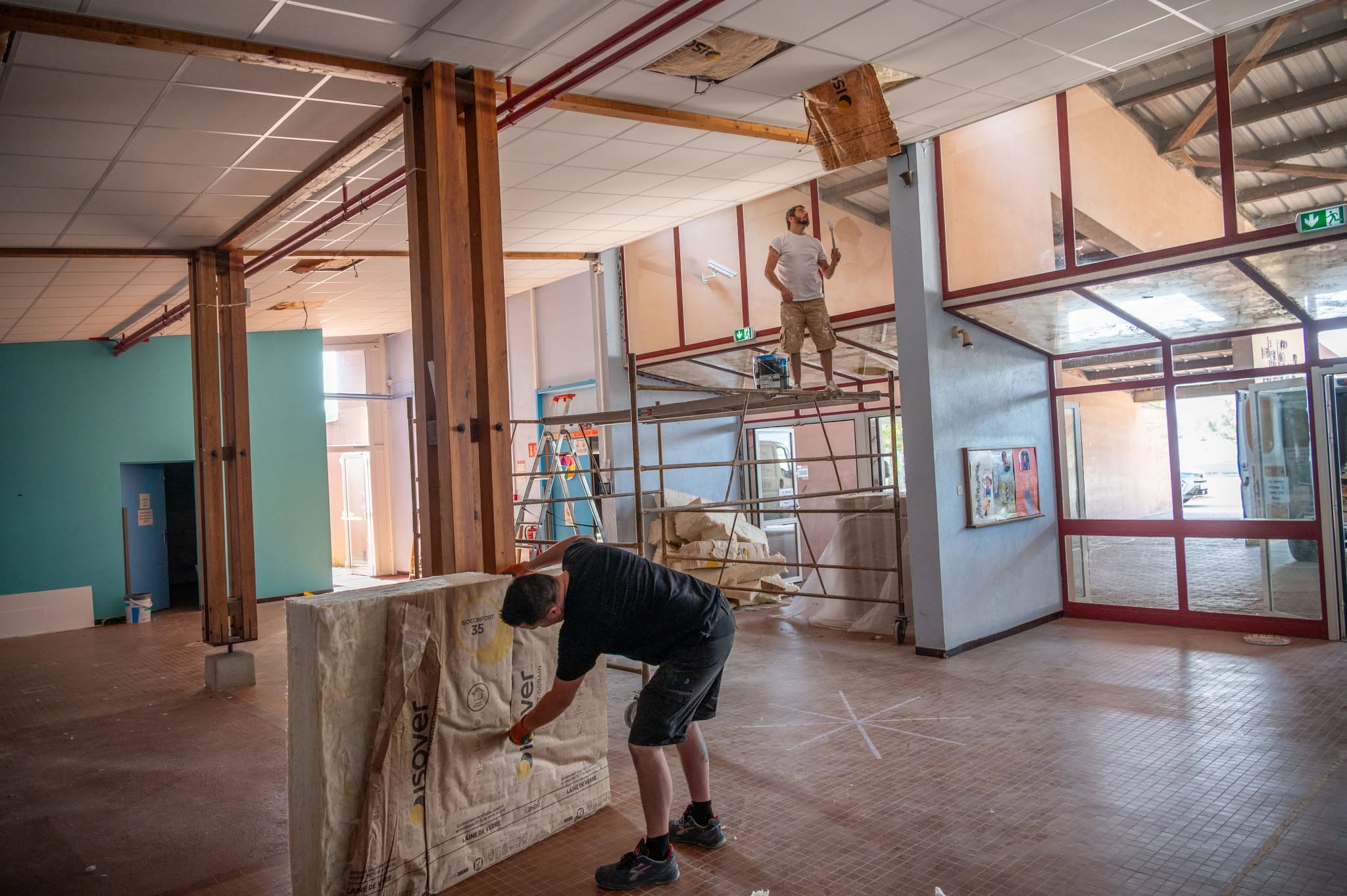 Un faux plafond pour isoler une partie de l’école Fernand-Baldensperger